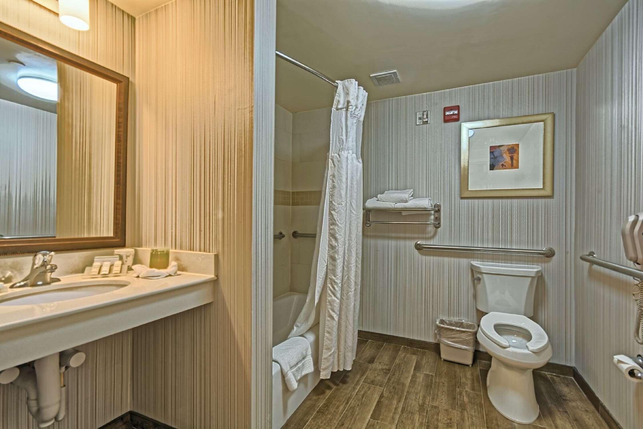 Hilton Garden Inn By Hilton Mount Laurel Exterior photo