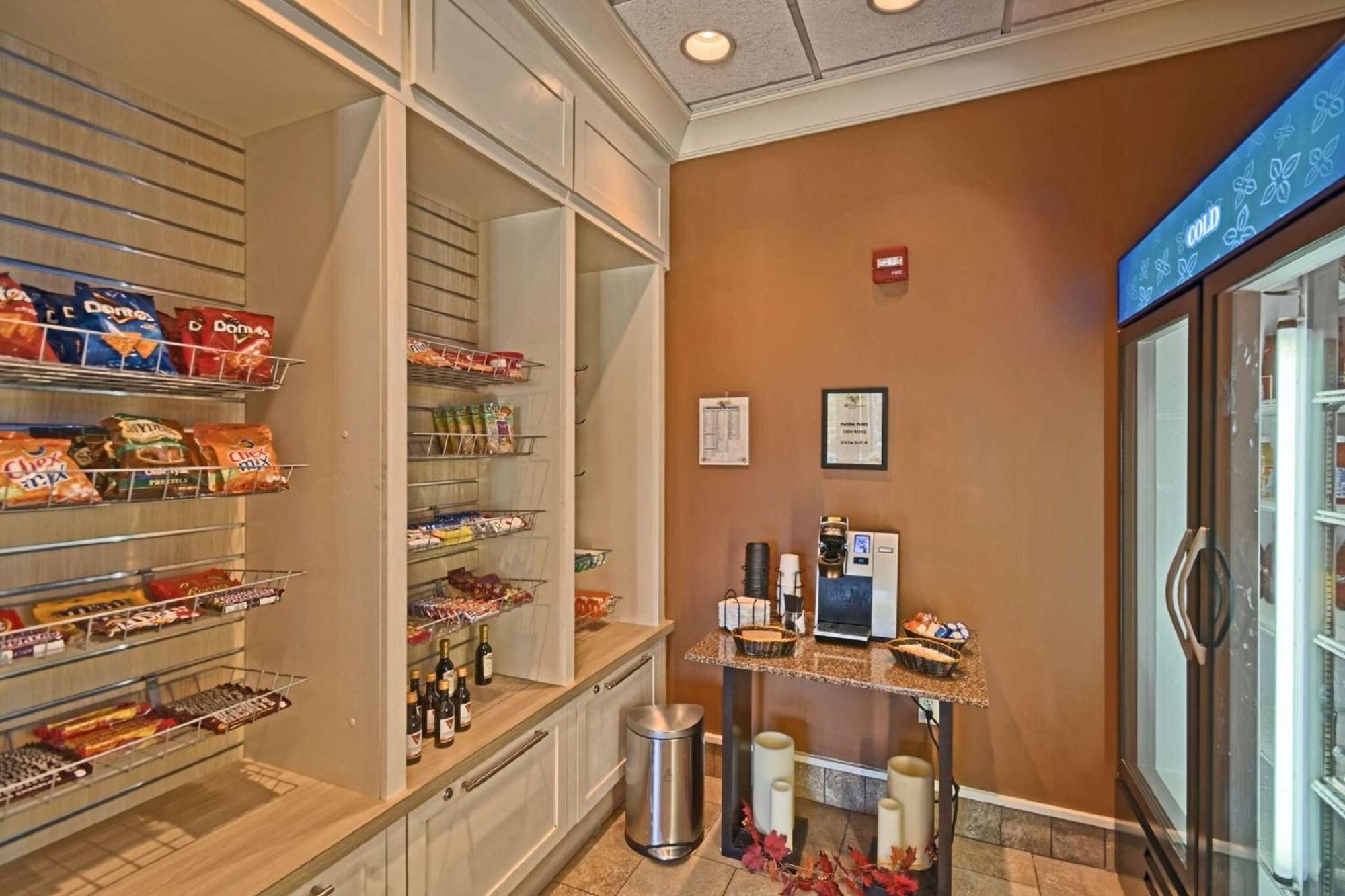 Hilton Garden Inn By Hilton Mount Laurel Exterior photo